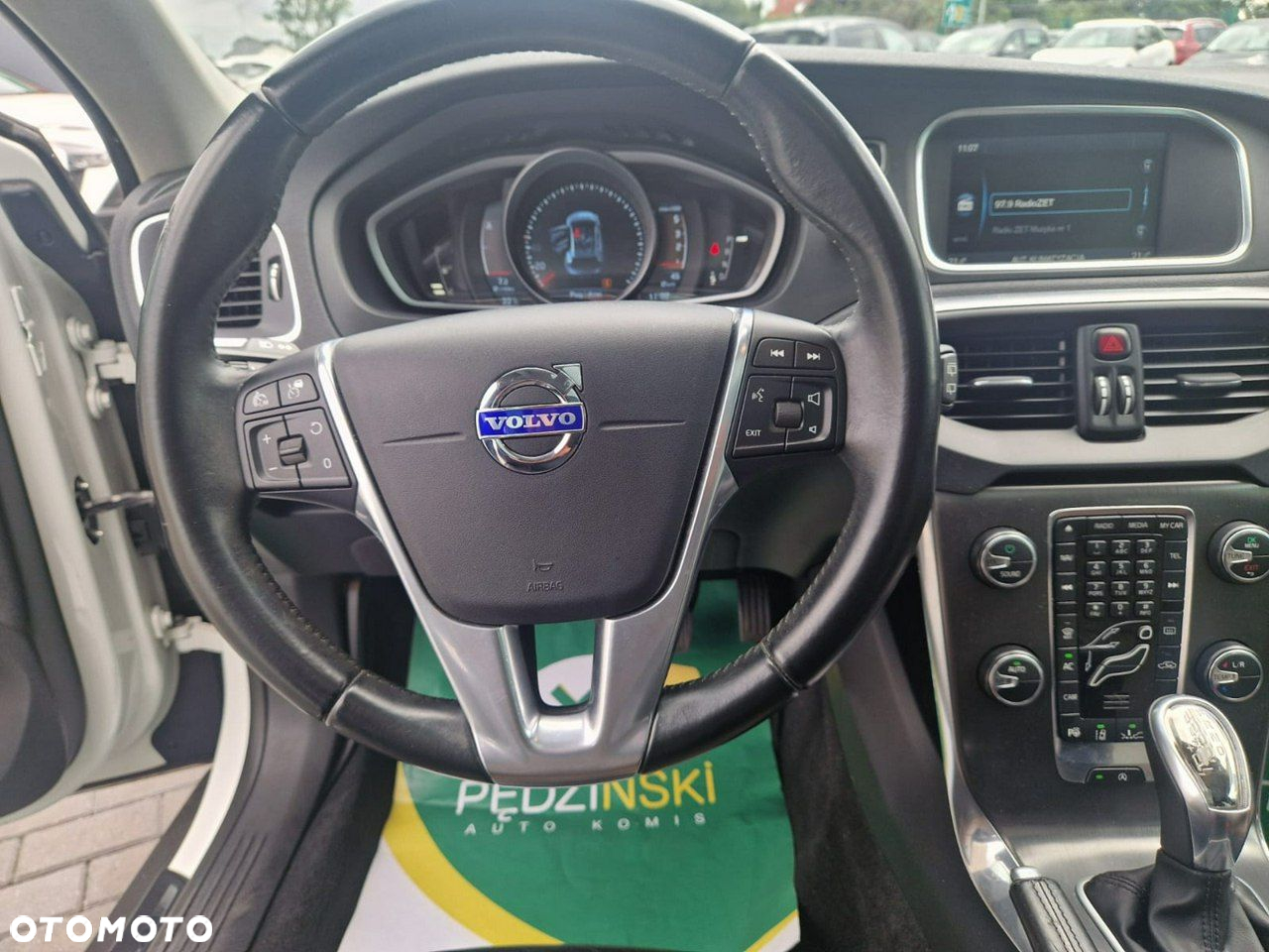 Volvo V40 Cross Country - 12