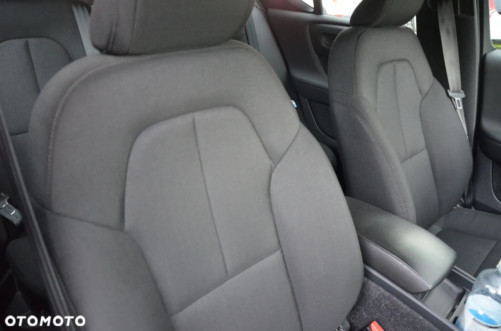 Volvo XC 40 T3 Momentum - 27