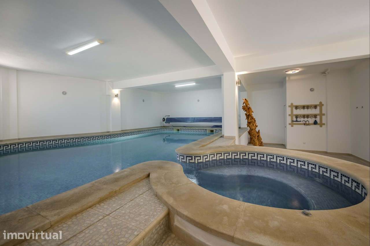 Moradia com Piscina Interior e Vista para o Castelo | Palmela - Grande imagem: 5/46
