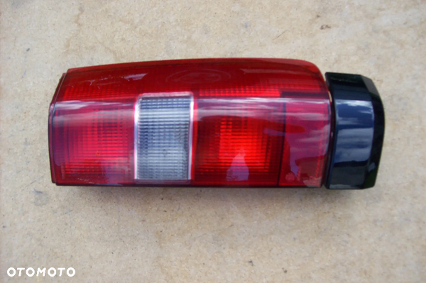 LAMPA TYLNA PRAWA VOLVO 850 KOMBI
