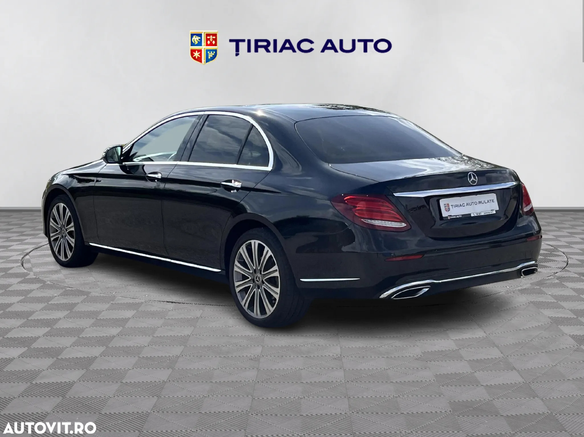 Mercedes-Benz E 300 9G-TRONIC Exclusive - 3