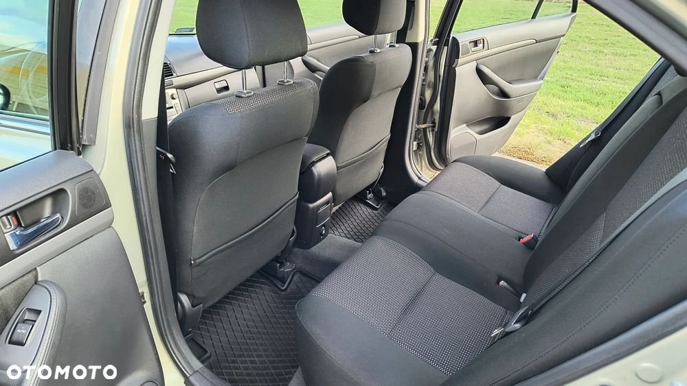 Toyota Avensis - 12