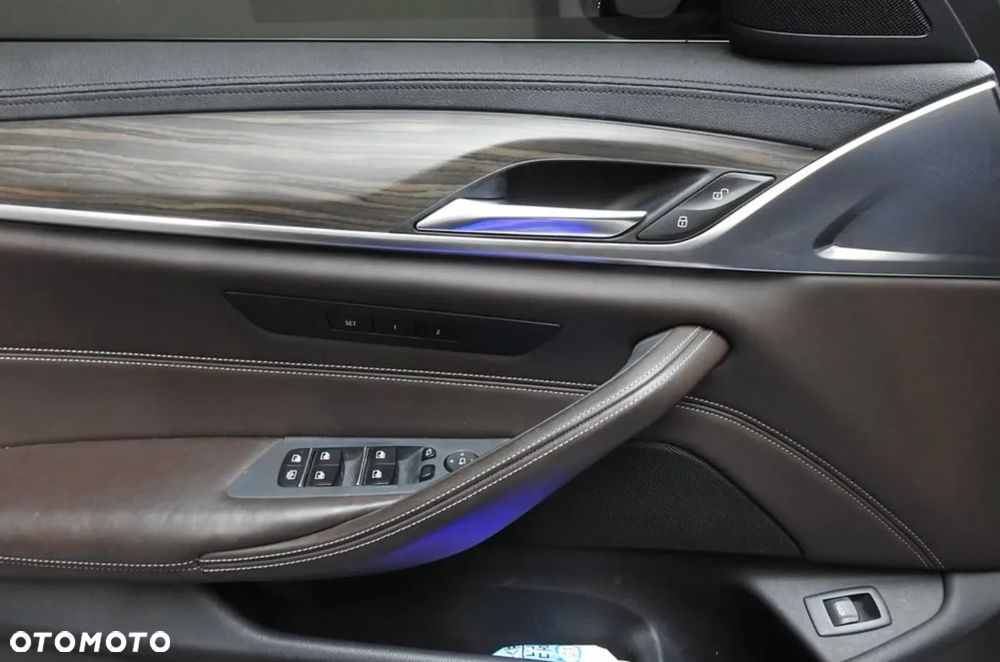 BMW Seria 5 530i M Sport Edition - 12