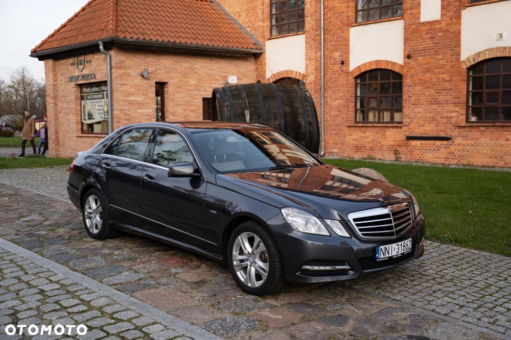 Mercedes-Benz Klasa E 220 CDI BlueEff Avantgarde - 4