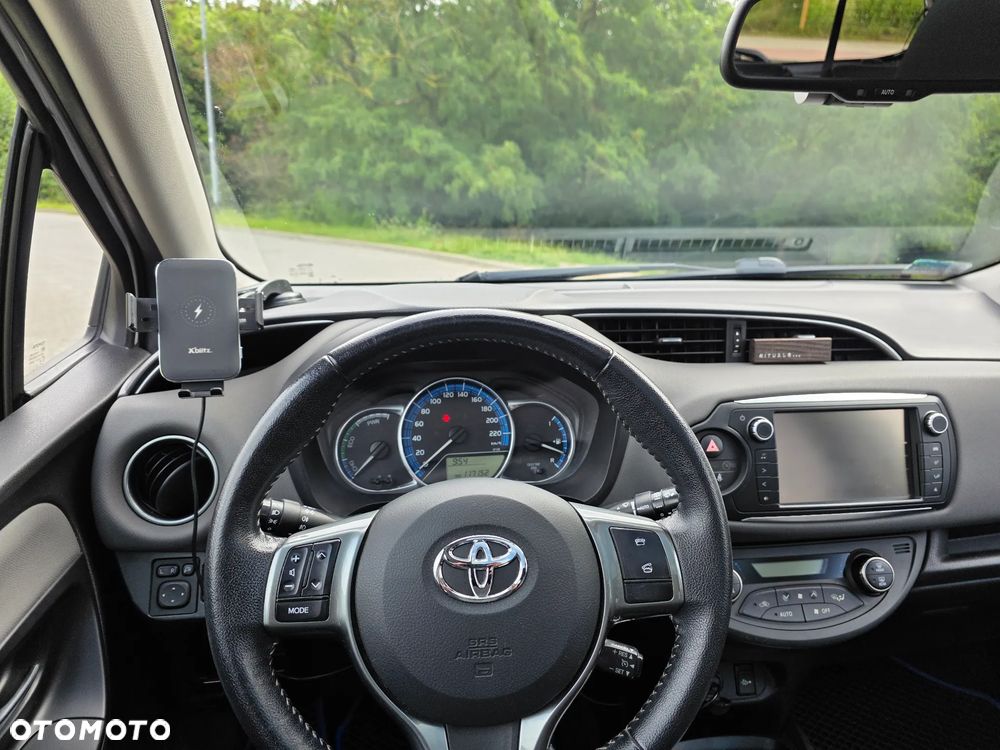 Toyota Yaris Hybrid 100 Sol - 11