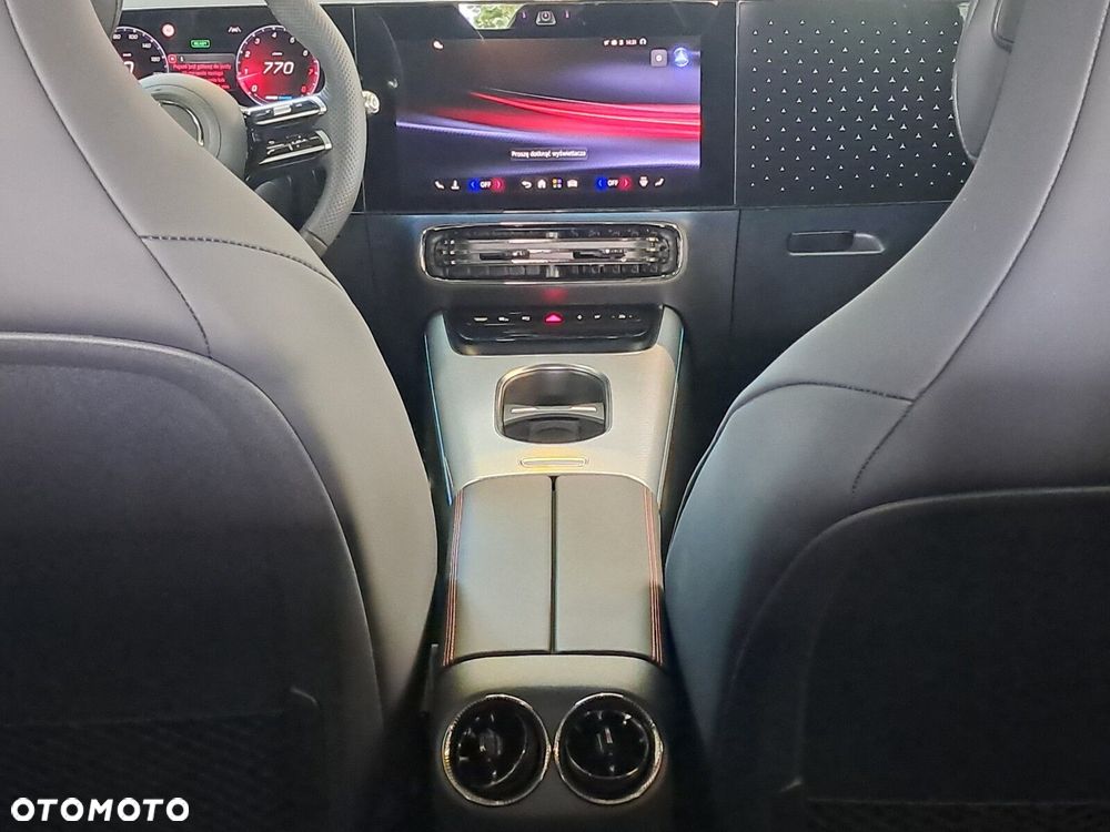 Mercedes-Benz GLB - 32