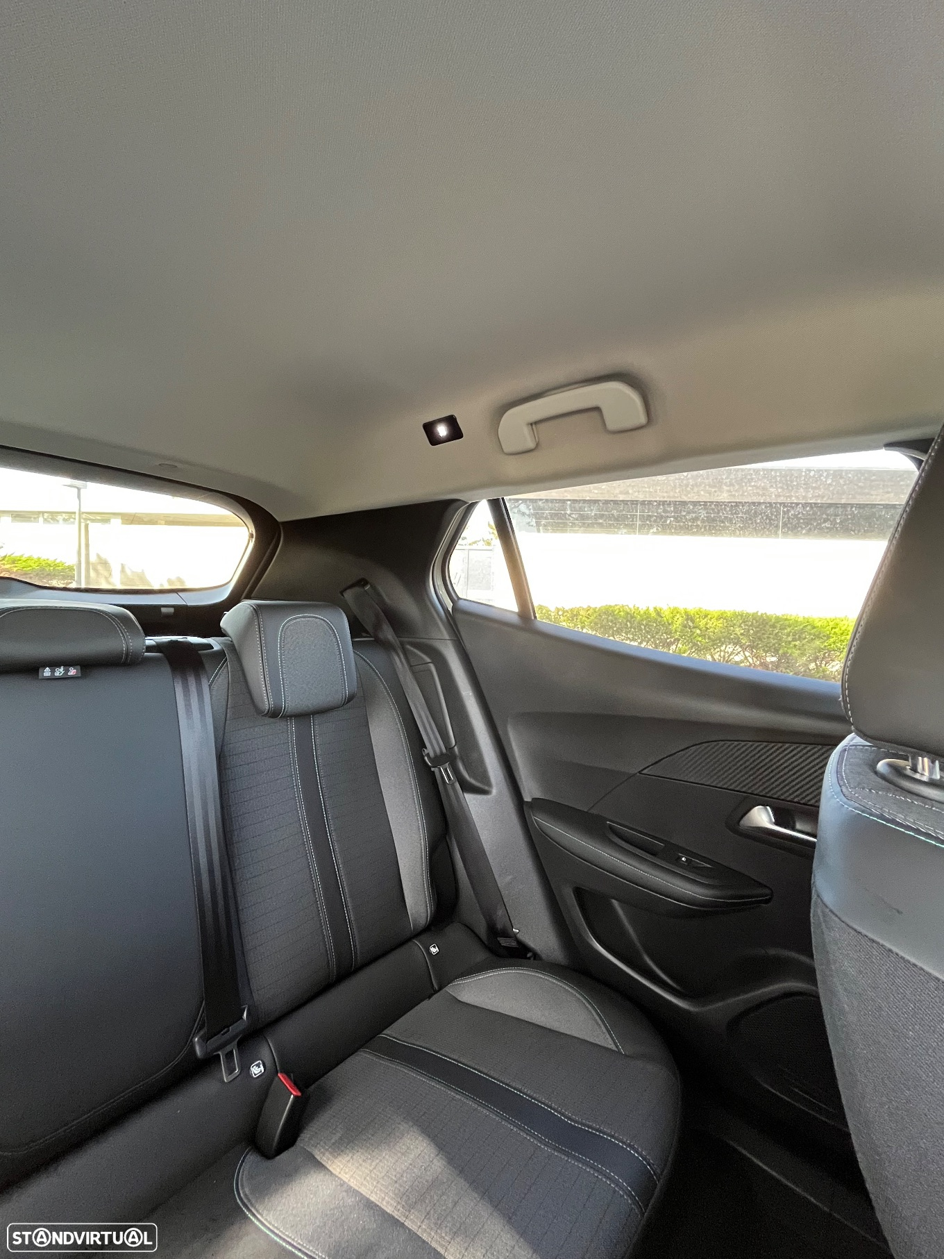 Peugeot e-2008 50 kWh Allure Pack - 22