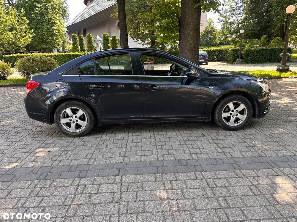 Chevrolet Cruze 1.8 LS+ - 24