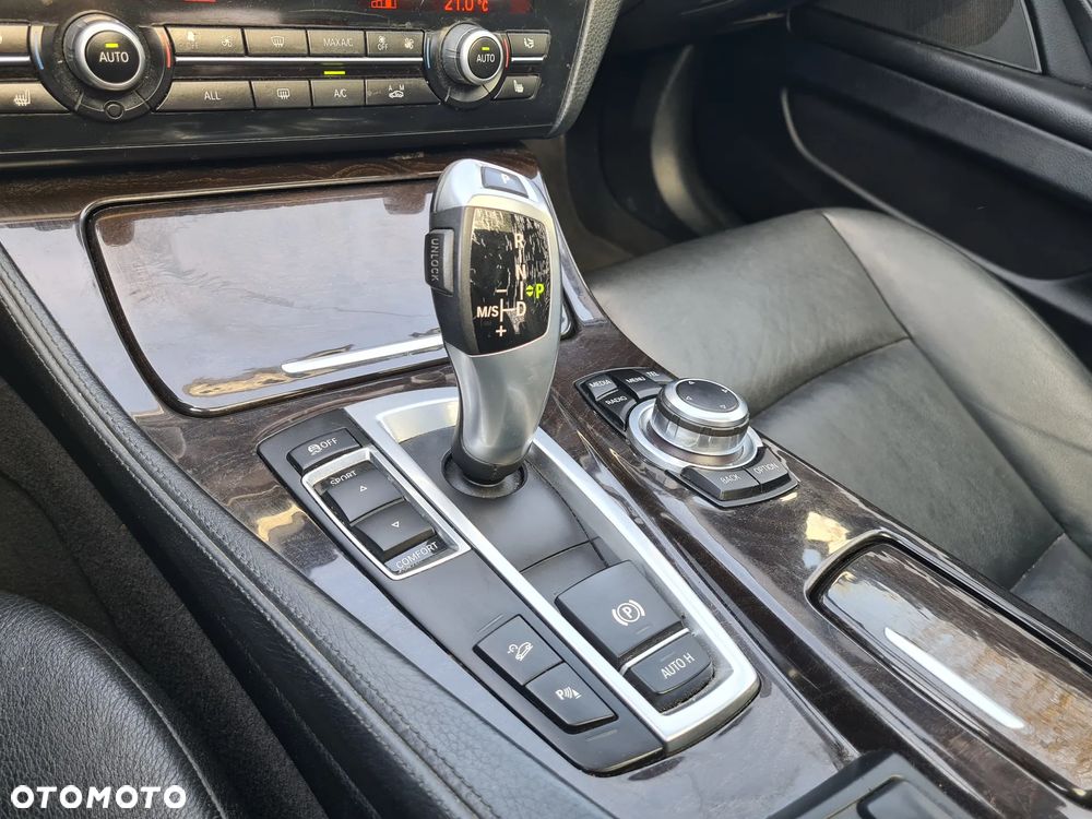 BMW Seria 5 528i xDrive Sport-Aut - 35