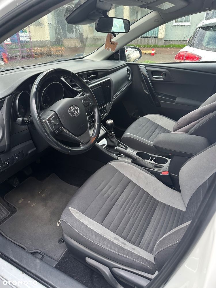 Toyota Auris 1.6 Premium - 6