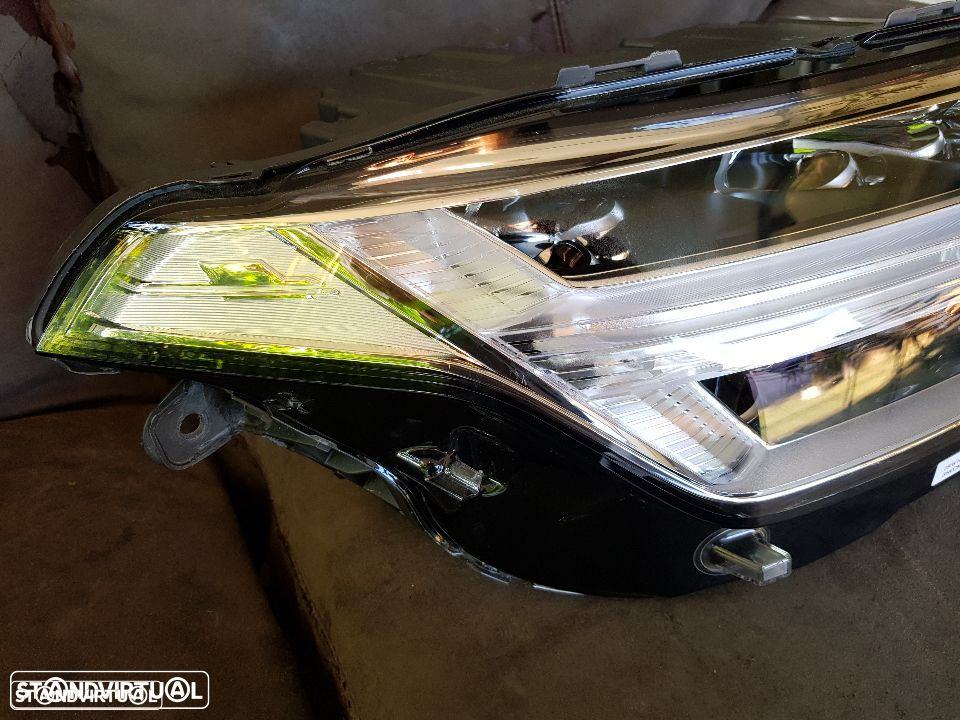 Farol full Led Volvo XC90 lado direito - 2