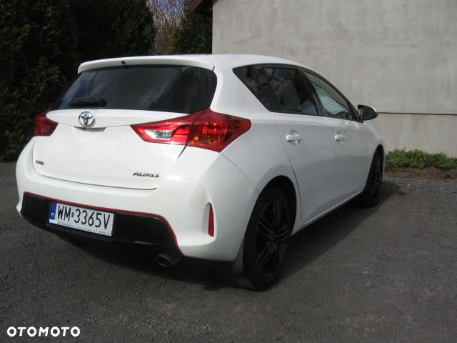 Toyota Auris 1.6 Premium - 8
