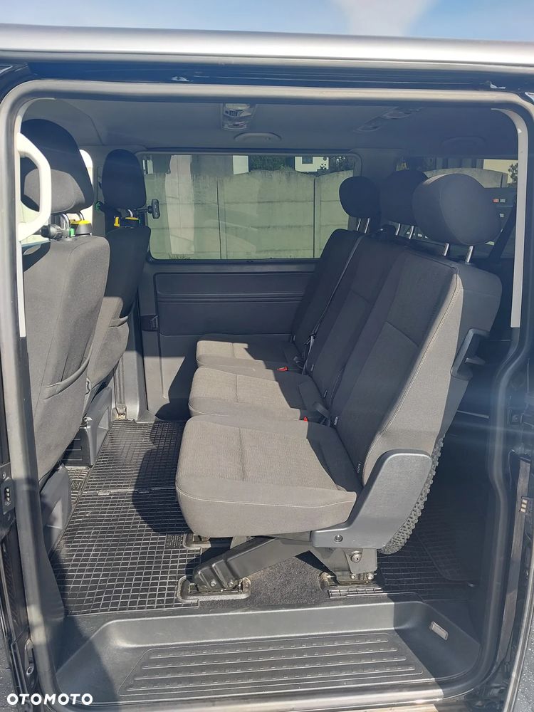Volkswagen Caravelle - 10
