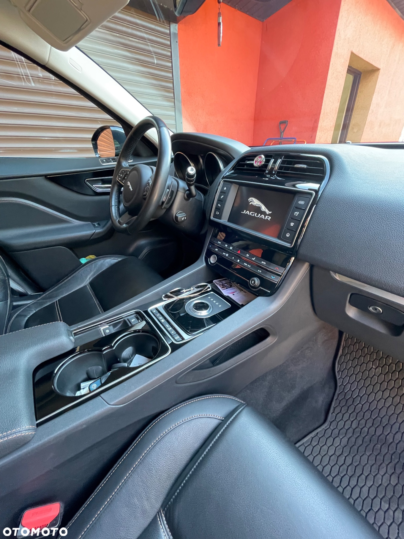 Jaguar F-Pace 2.0 i4D AWD R-Sport - 23