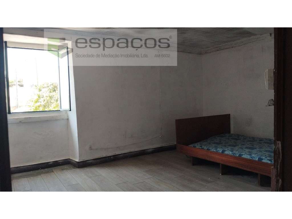 Moradia com quintal e garagem - Grande imagem: 2/14