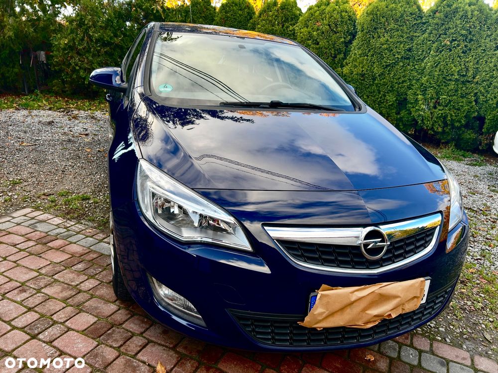 Opel Astra 2012 photo 2