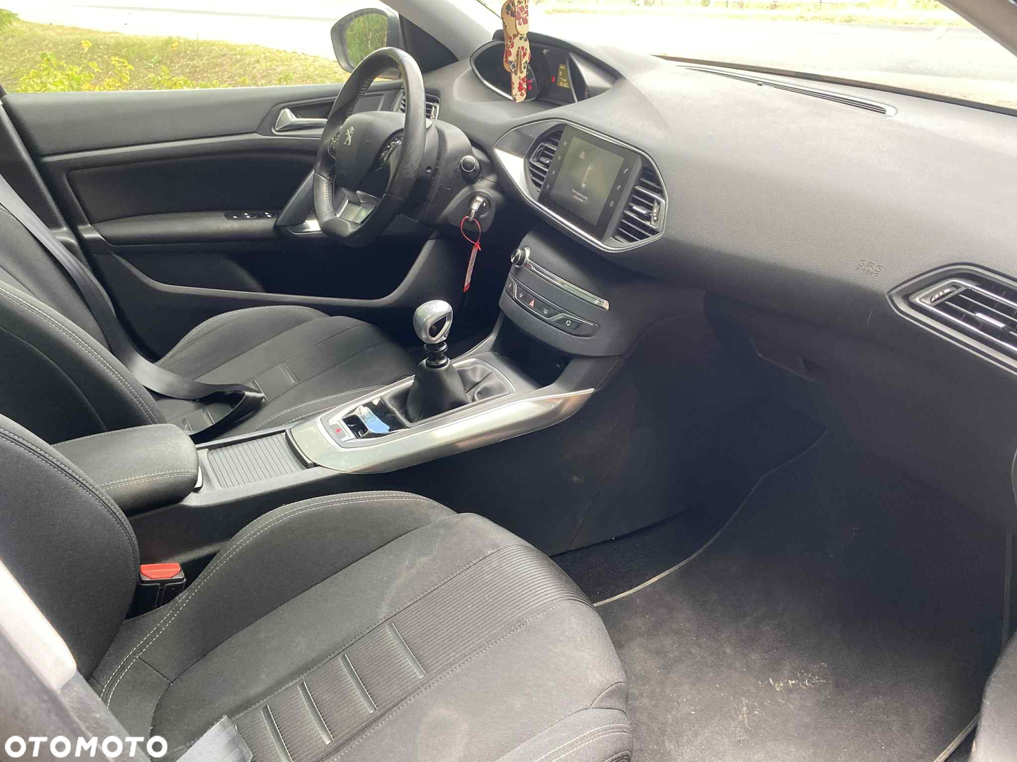 Peugeot 308 125 THP Allure - 11
