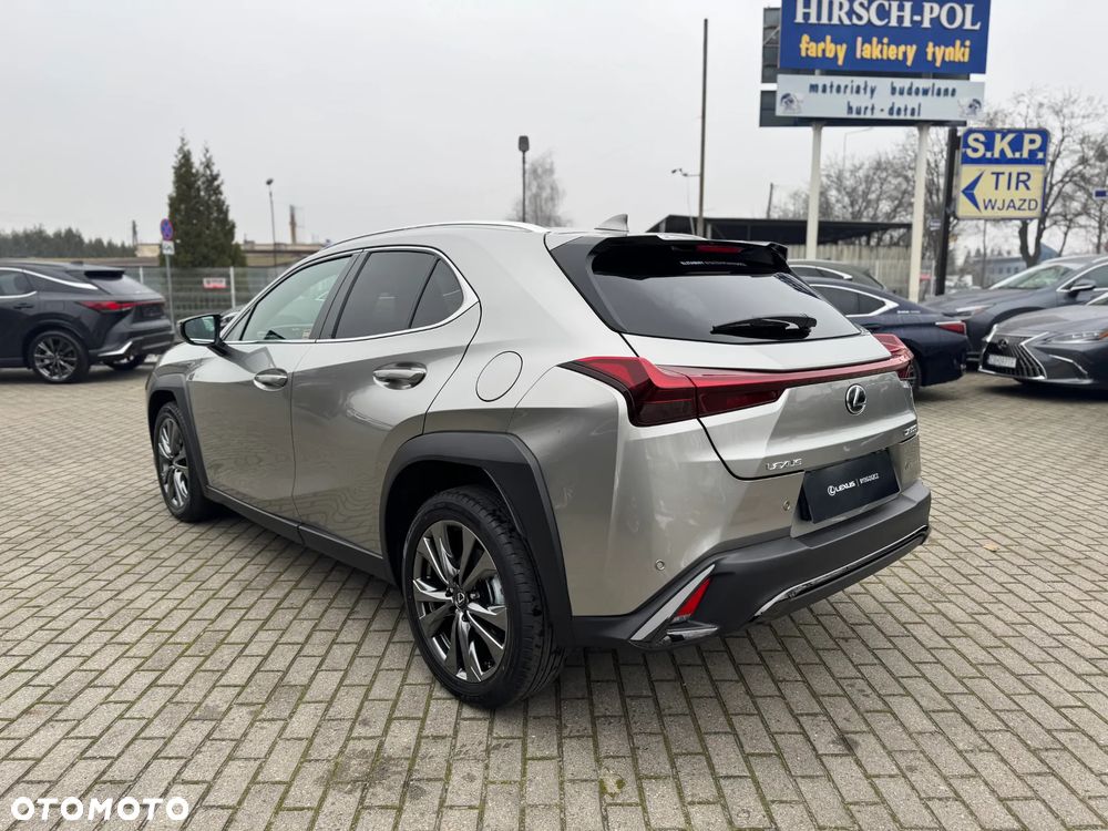 Lexus UX 300h F Sport Design - 4