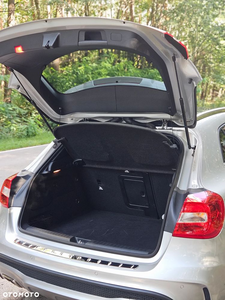 Mercedes-Benz GLA 250 4-Matic - 24