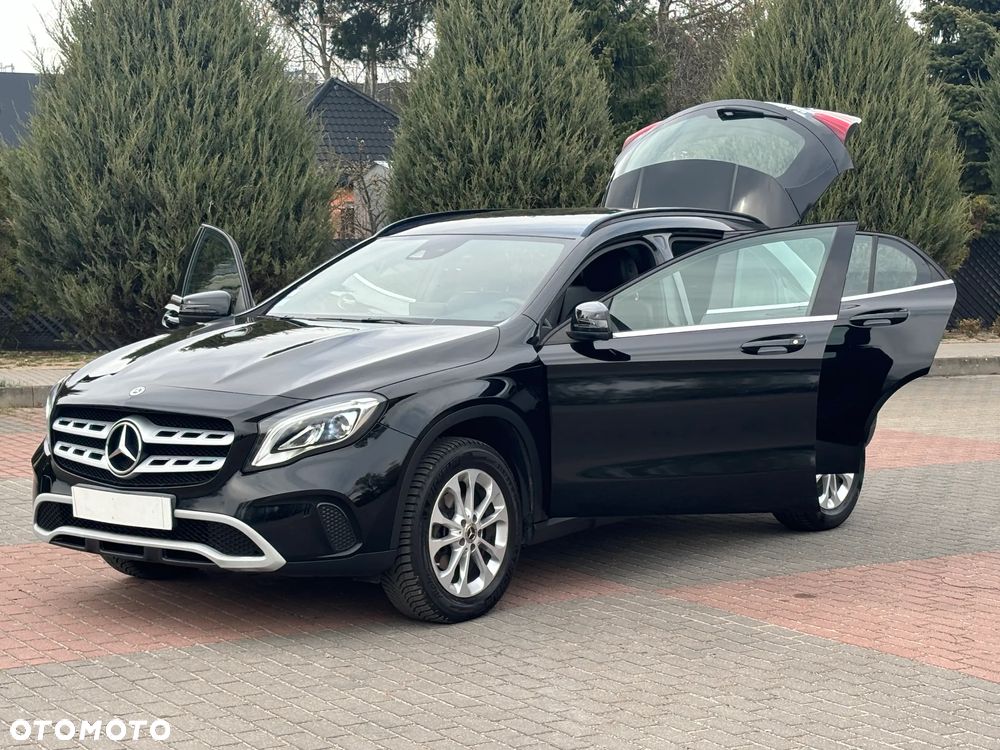 Mercedes-Benz GLA - 13