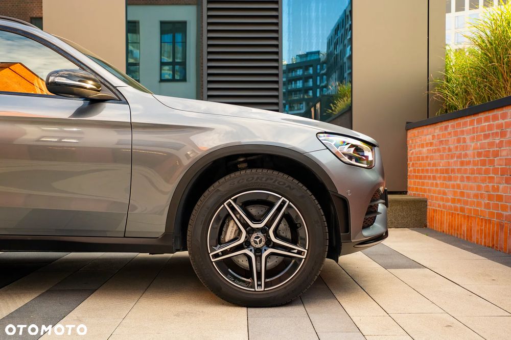 Mercedes-Benz GLC 300 e 4-Matic Business Edition - 32