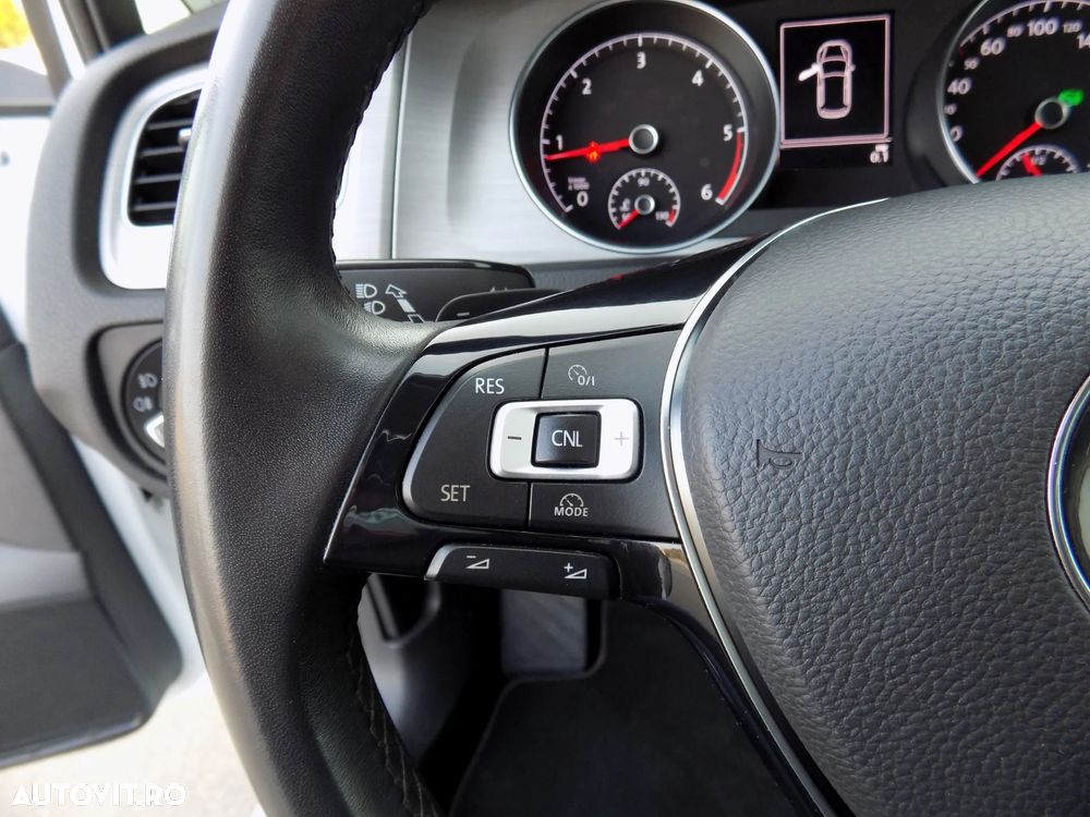 Volkswagen Golf 2.0 BlueTDI DSG Highline - 12