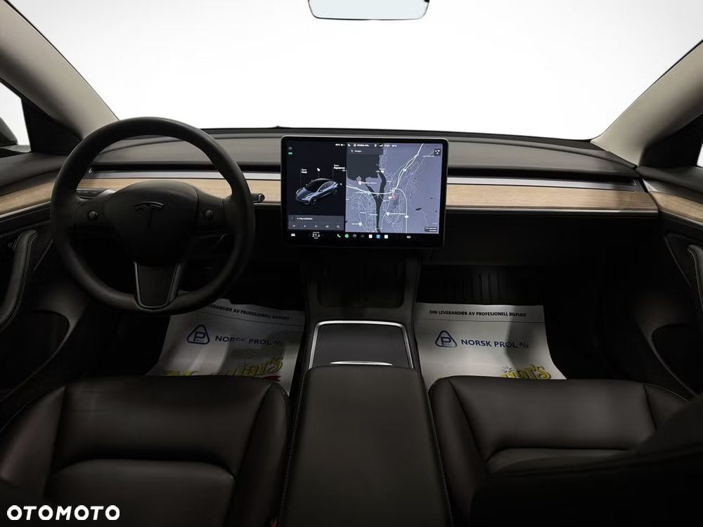Tesla Model 3 - 10