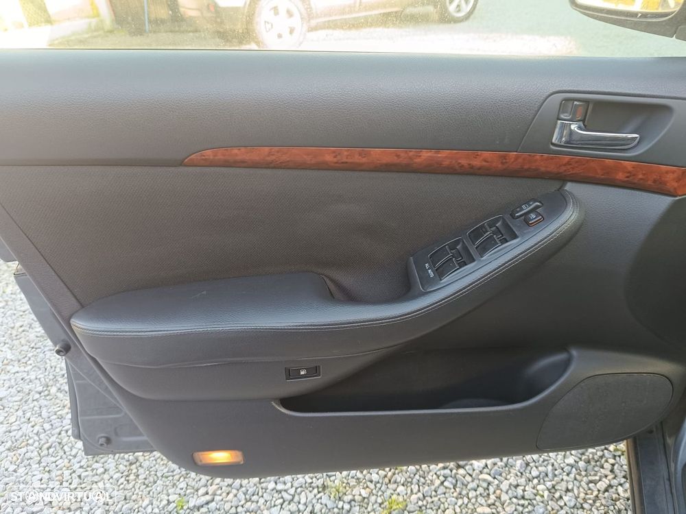 Toyota Avensis LB 2.0 D-4D Sol - 4