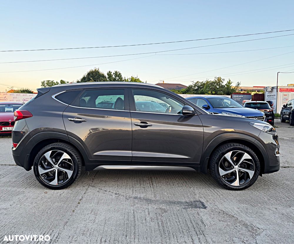 Hyundai Tucson 2.0 CRDI 4WD 6MT Premium - 9