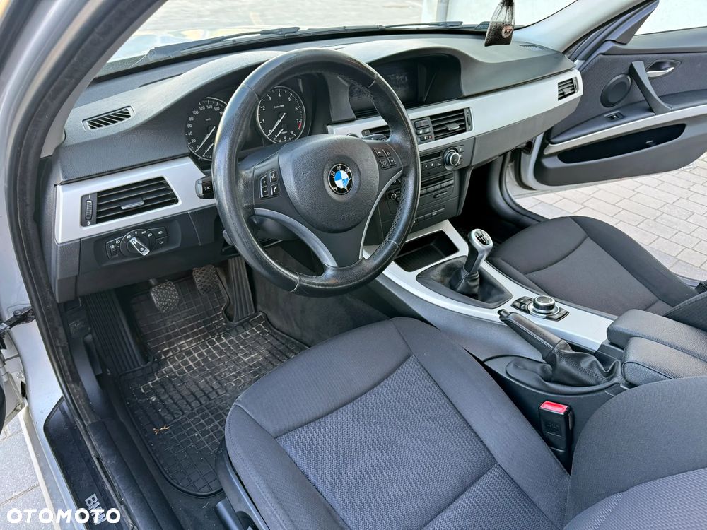BMW Seria 3 320i Touring Edition Exclusive - 12