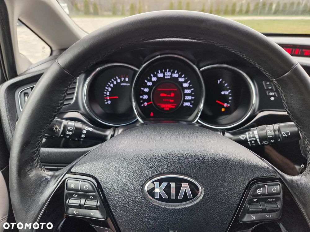 Kia Ceed 1.6 GDI ISG Dream Team Edition - 9