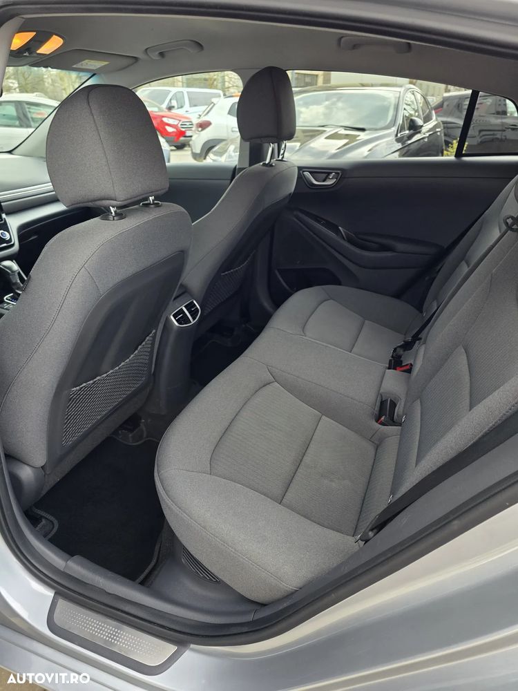 Hyundai IONIQ - 12
