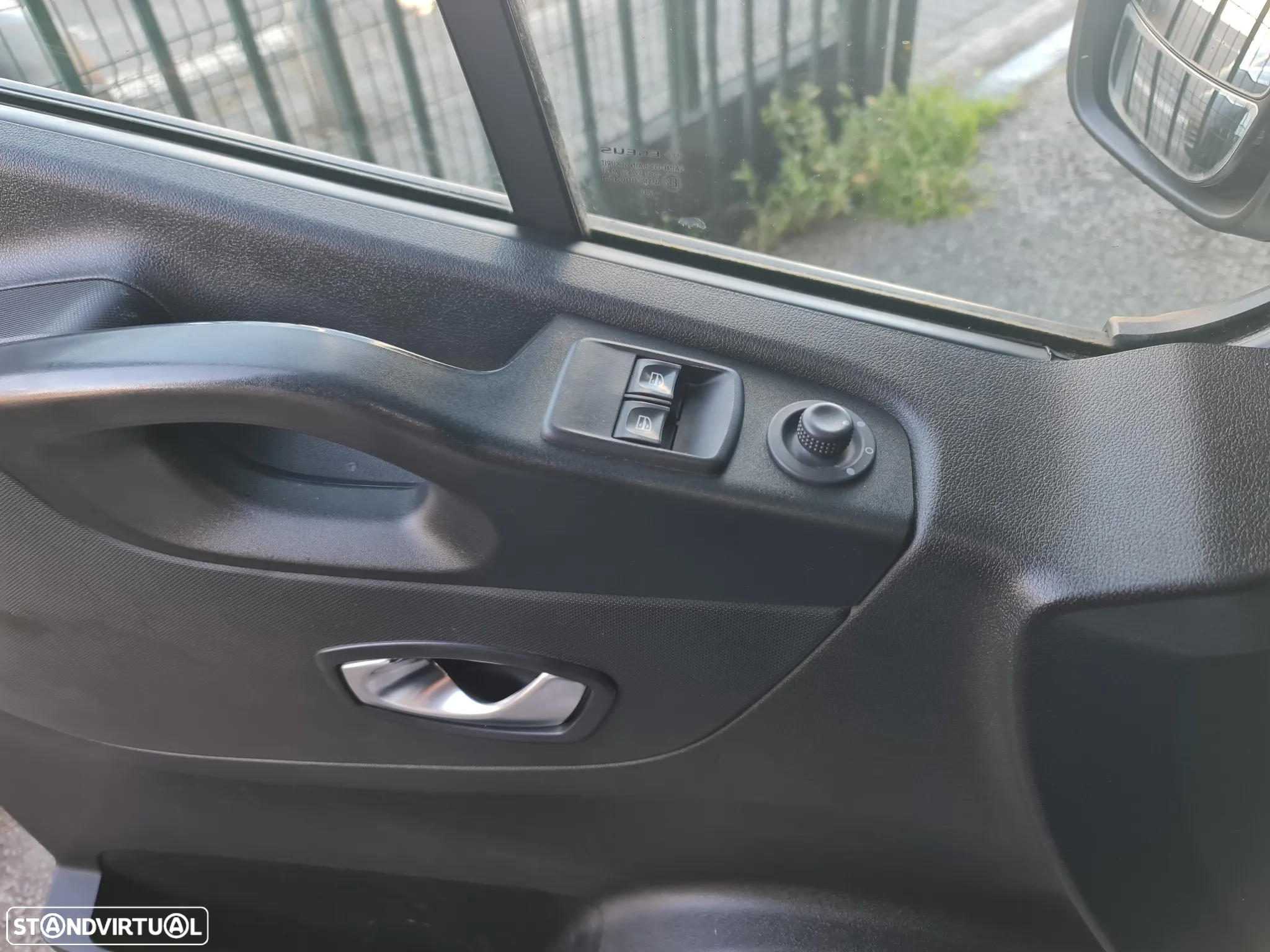 Renault TRAFIC 2.0 Dci 120CV * 6 Lug /Bluetooth/ AC/ IVA DEDUTÍVEL * - 27