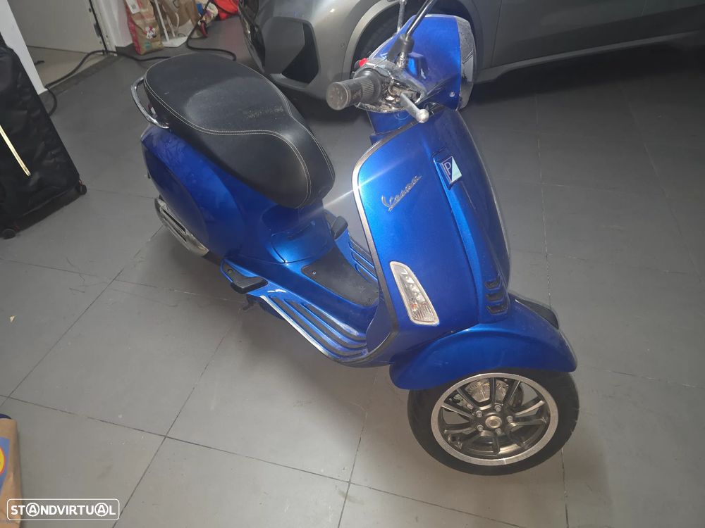 Piaggio Vespa GTS - 2