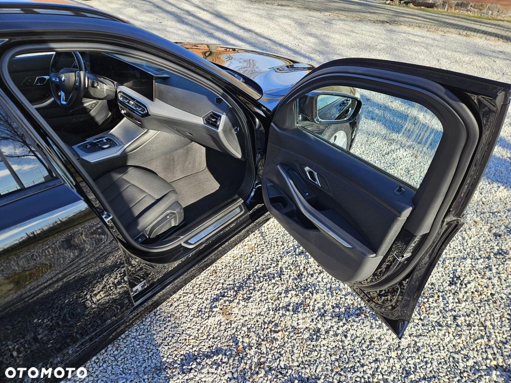 BMW Seria 3 318d Sport Line Shadow - 23