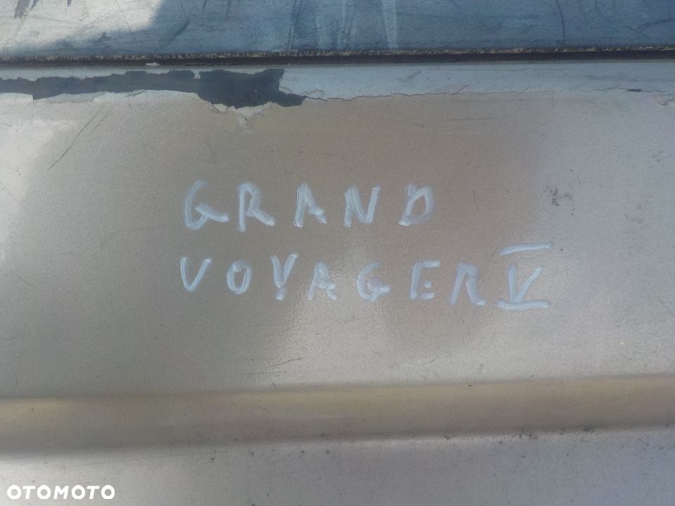 CHRYSLER GRAND VOYAGER V ZDERZAK TYŁ POD PDC - 8