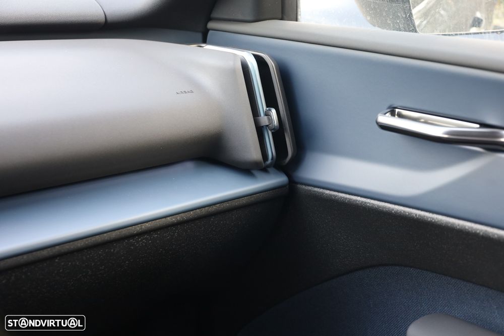 Volvo EX30 69 kWh Single Motor Extended Range Black Edition - 25