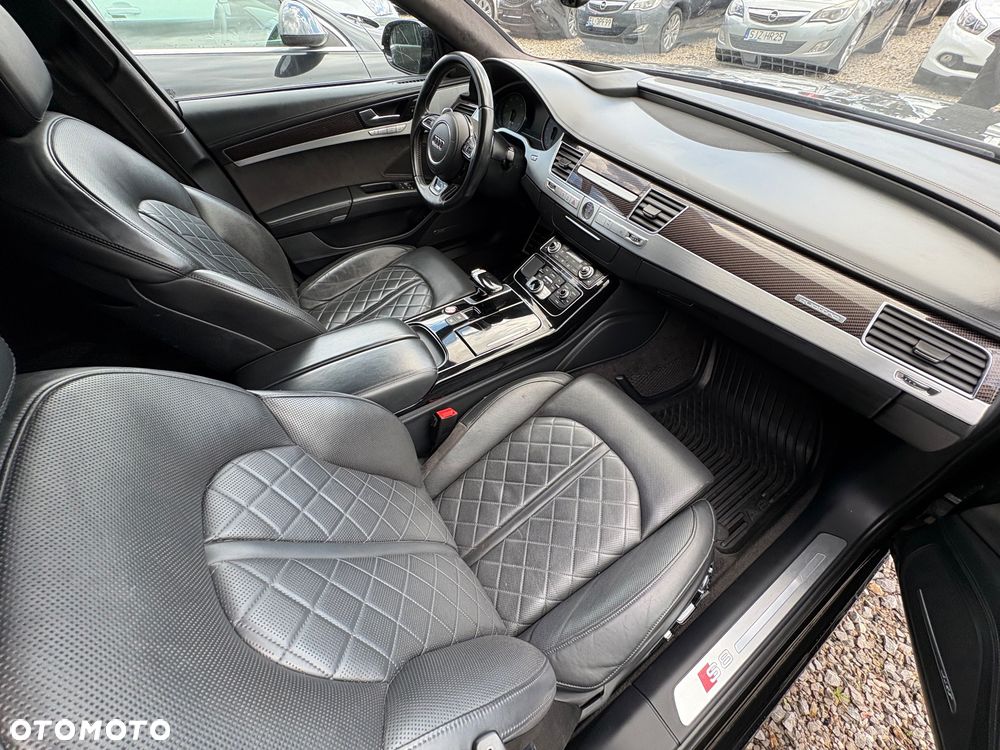 Audi S8 Plus - 28