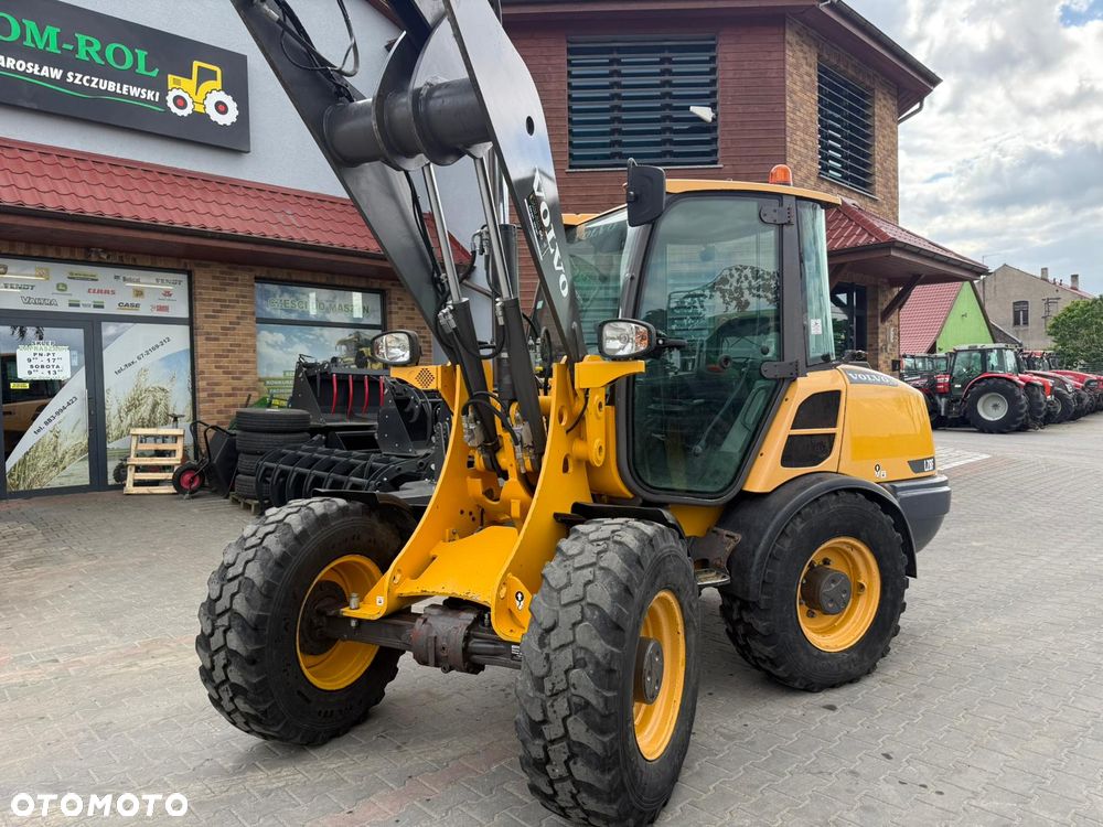 Volvo L 28 F   30  JCB - 22