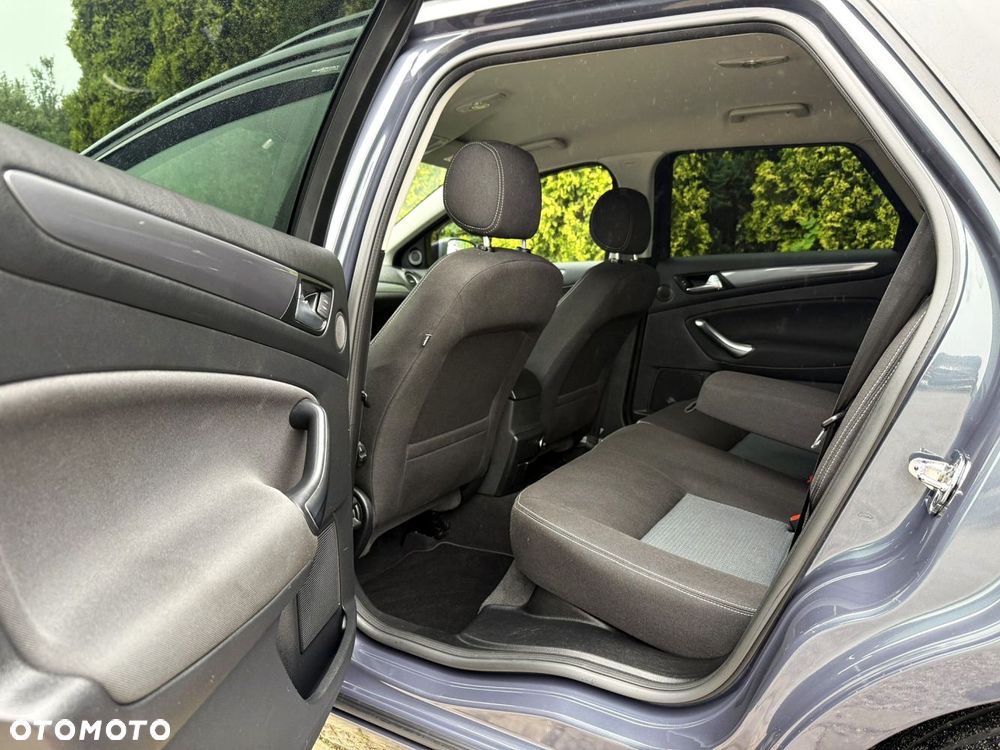 Ford Mondeo - 35