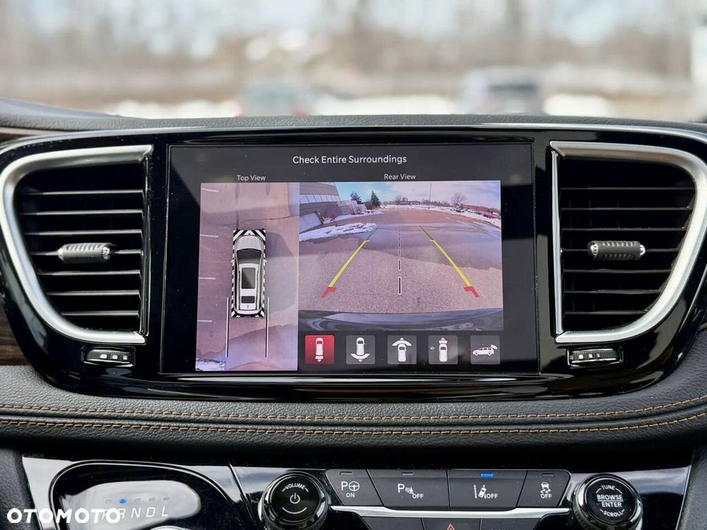 Chrysler Pacifica - 10