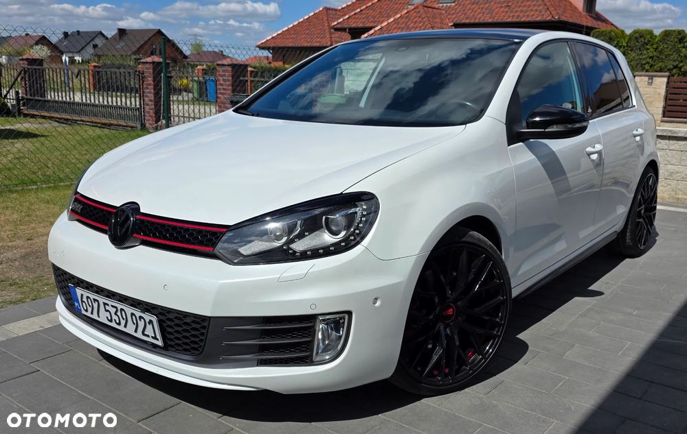 Volkswagen Golf 2.0 GTI DSG adidas - 32