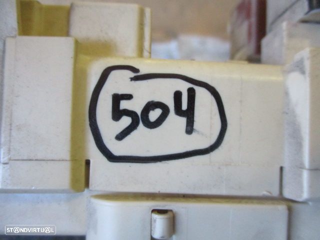 Caixa Fusiveis 8922144030 TOYOTA AVENSIS VERSO 2004 2.0D4D - 2