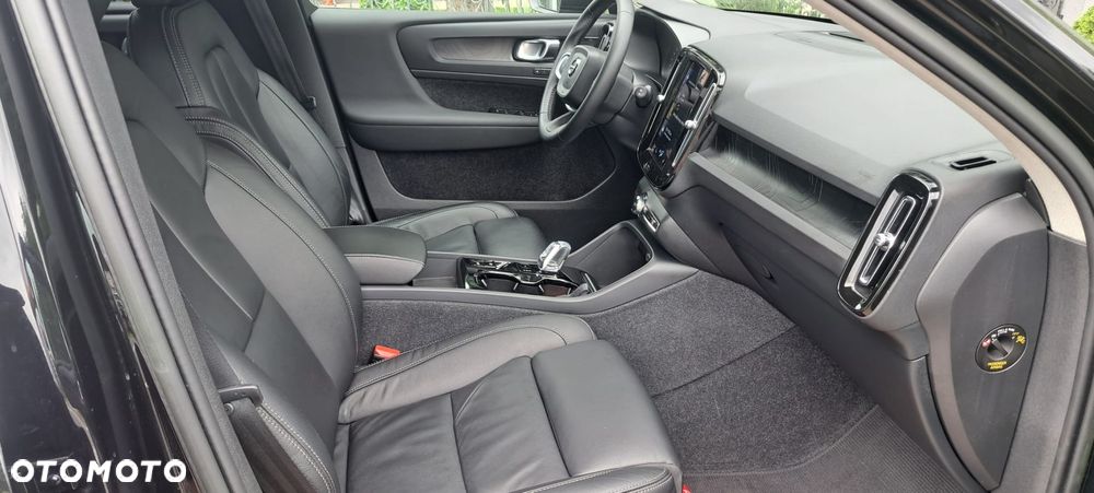 Volvo XC 40 T4 Plug-In Hybrid Plus Dark - 2