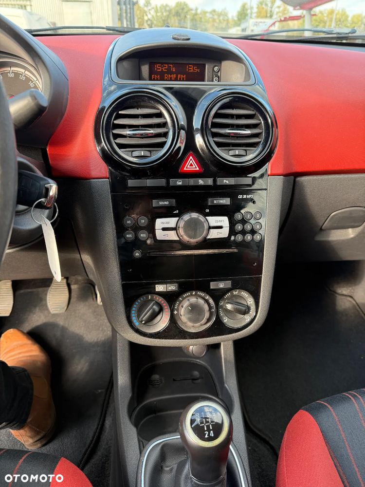 Opel Corsa 1.2 16V Cosmo - 24