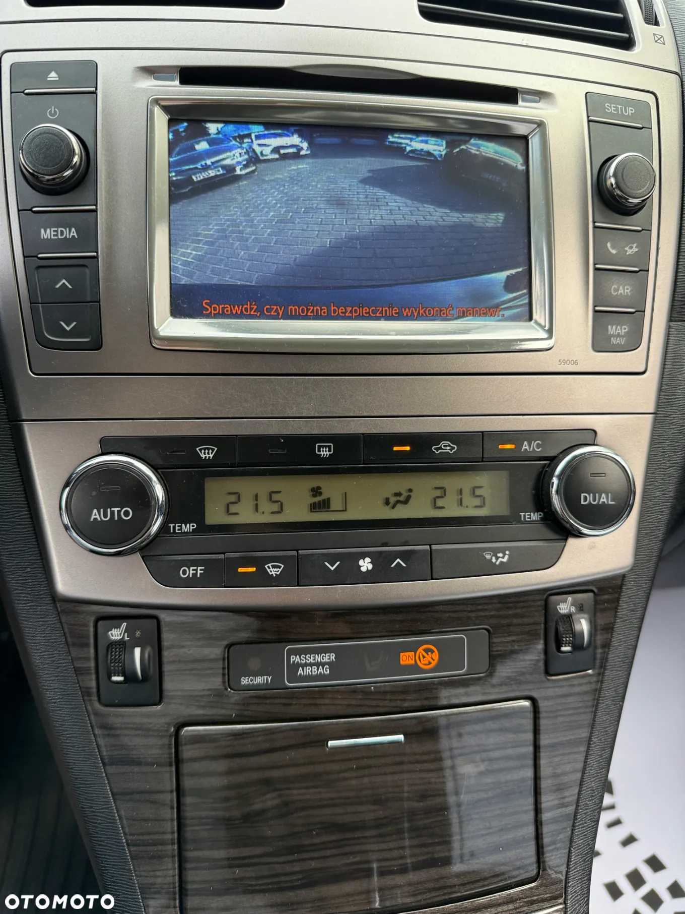 Toyota Avensis 1.8 Premium MS - 4