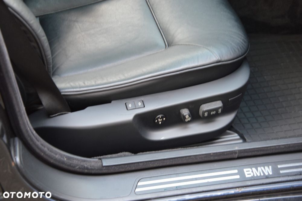 BMW Seria 7 740i - 17