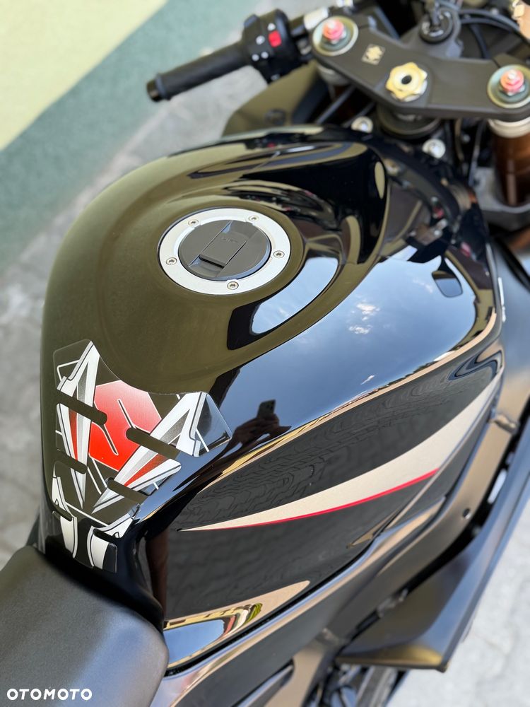 Suzuki GSX-R - 17