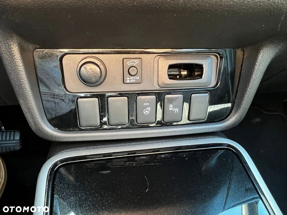 Mitsubishi Outlander 2.0 2WD CVT Diamant Edition+ - 25