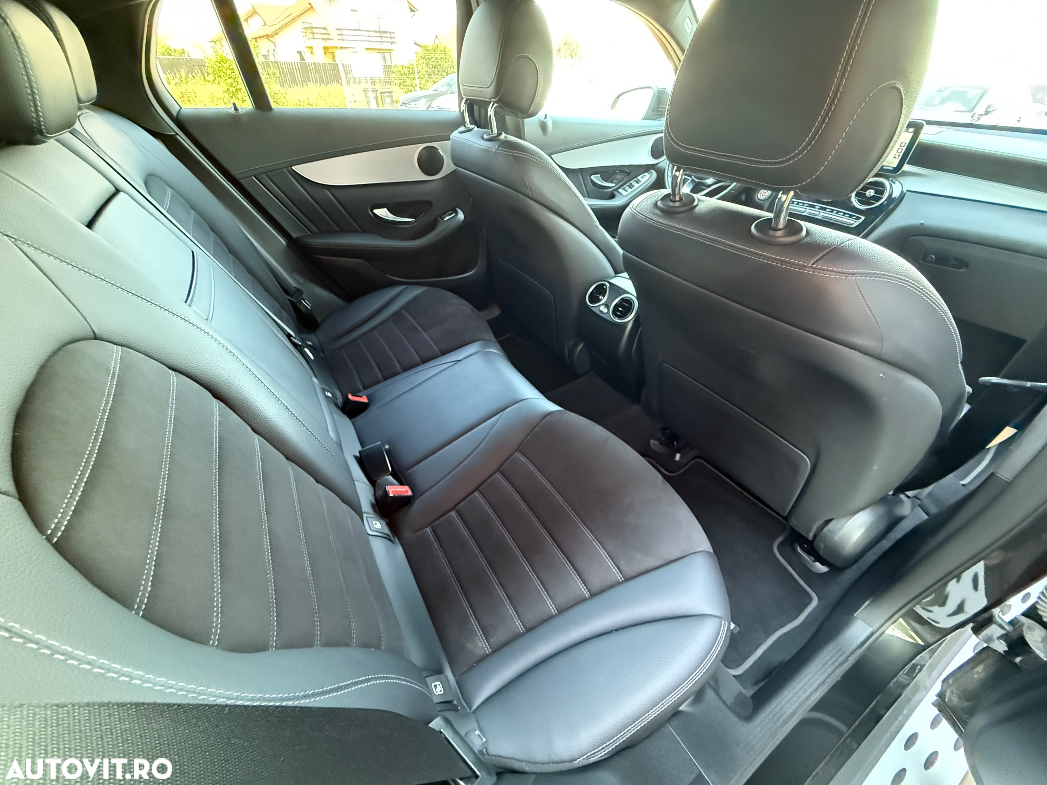 Mercedes-Benz GLC Coupe 300 e 4Matic 9G-TRONIC AMG Line - 25